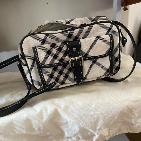 Burberry Blue Label Sing Bag - Picture 2 of 8